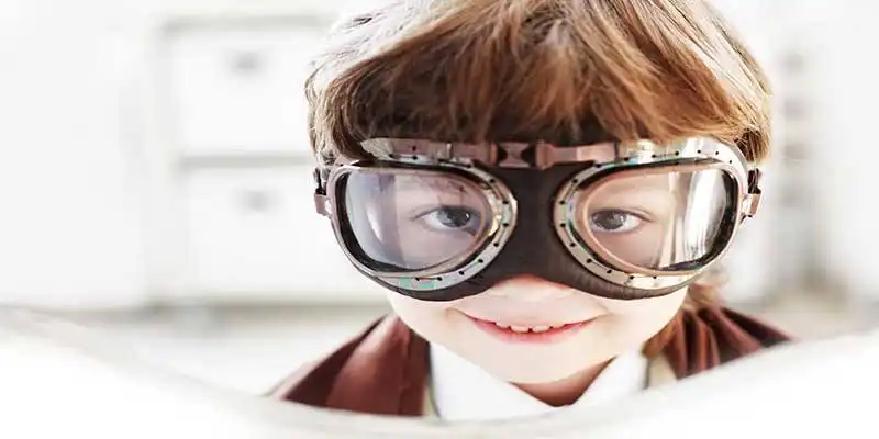 © Chepko Danil - Fotolia | Goggles boy dreams of becoming a pilot