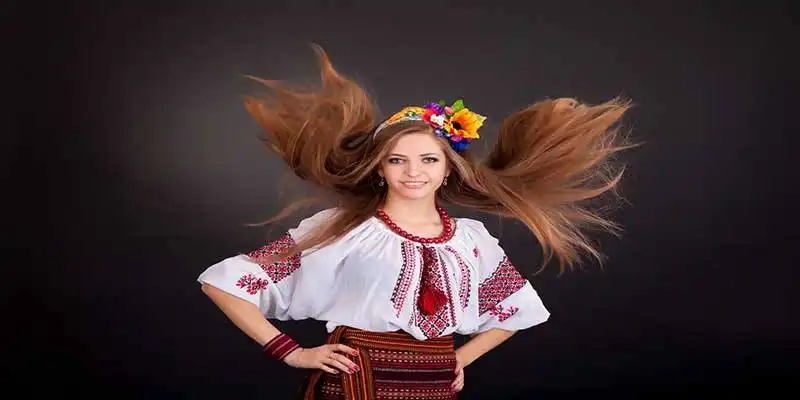 © Sergii Figurnyi - Fotolia | Portrait of a beautiful girl with flying brown hair. Woman wears