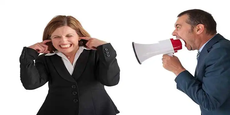 © eelnosiva - Fotolia | woman being yelled at by manager