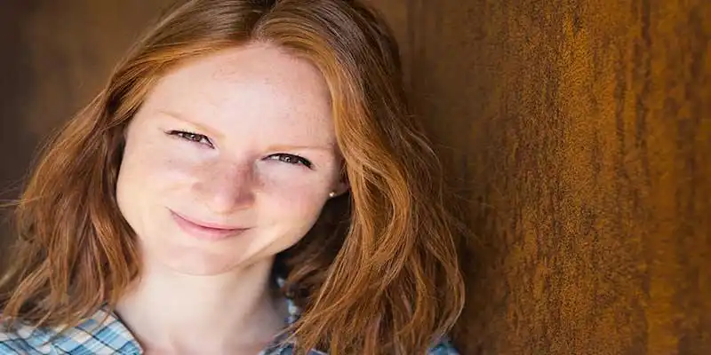 © ptnphotof - Fotolia | Red Hair Woman Next to a Rusty Wall