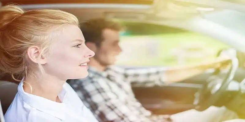 © jackfrog - Fotolia | handsome couple sitting in a car