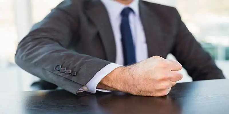 © WavebreakMediaMicro - Fotolia | Angry businessman thump the table