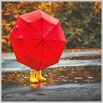 roșu | o umbrelă roșie